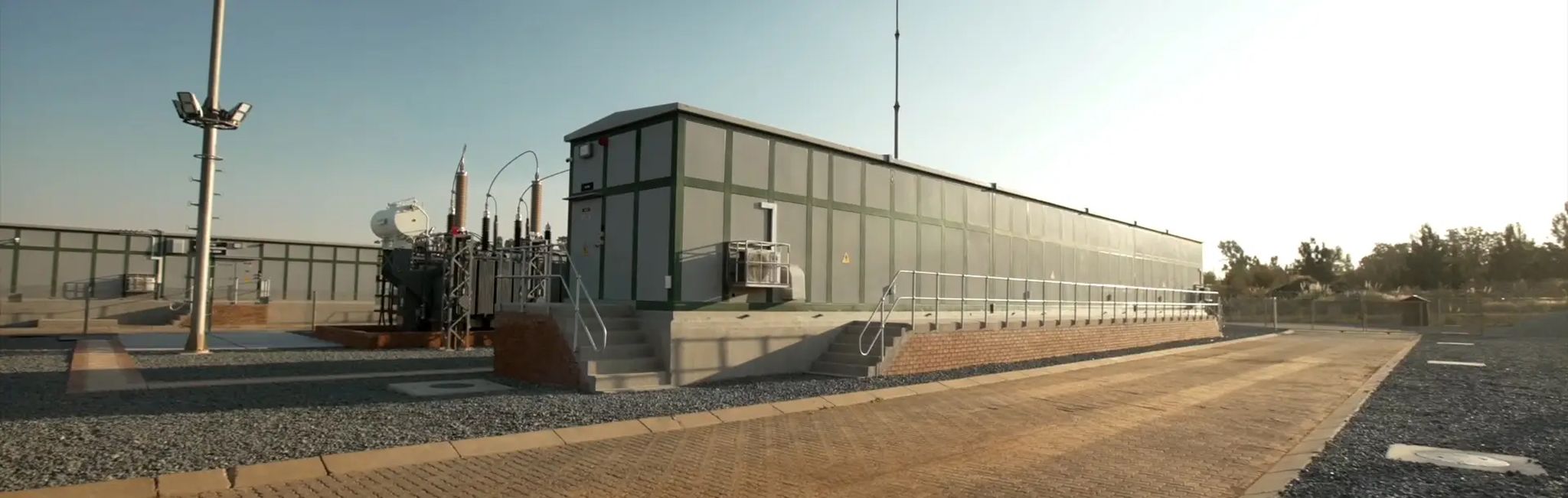 Солнечные и ветряные электростанции, подстанции-киоски и электронные дома